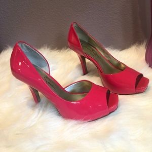 Jessica Simpson Hot Fuchsia Josette patent pump heel. Barbie season!